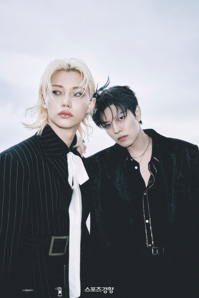 SKZ memamerkan foto unit mereka dengan karisma yang luar biasa