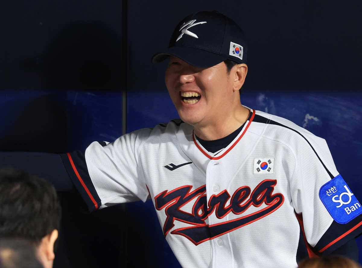 <b>대표팀</b> 사령탑 데뷔전 나서는 <b>류지현 감독</b> “선수들 잘 준비해 편안”·...