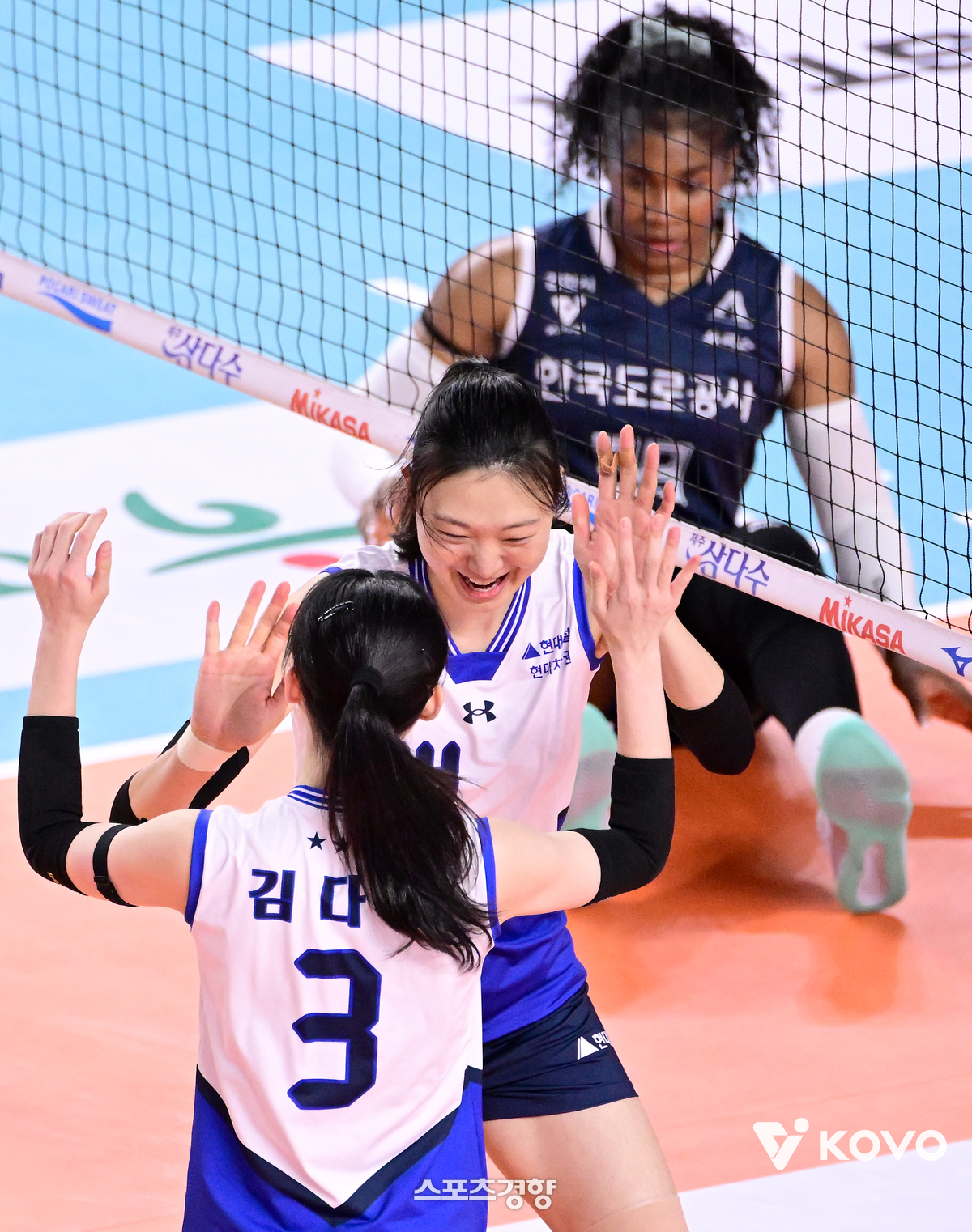 양효진 V리그 새 역사, <b>도로공사</b>전에서 통산 8000득점 ‘압도적 역대 1위...