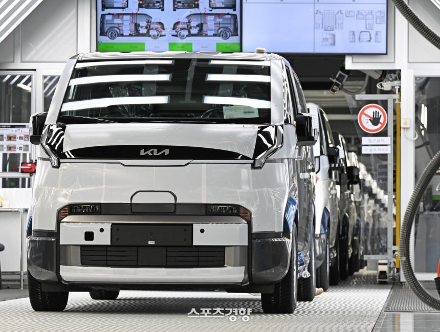 기아는 오토랜드(AutoLand) 화성에서 ‘EVO Plant East’ 준공식 및 ‘EVO Plant West’ 기공식을 개최했다.