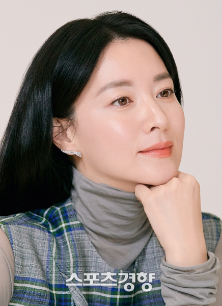 <b>이영애</b>의 선행 화제…뇌출혈 <b>태국인 유학생</b> 귀국 위해 1000만원 <b>기부</b>