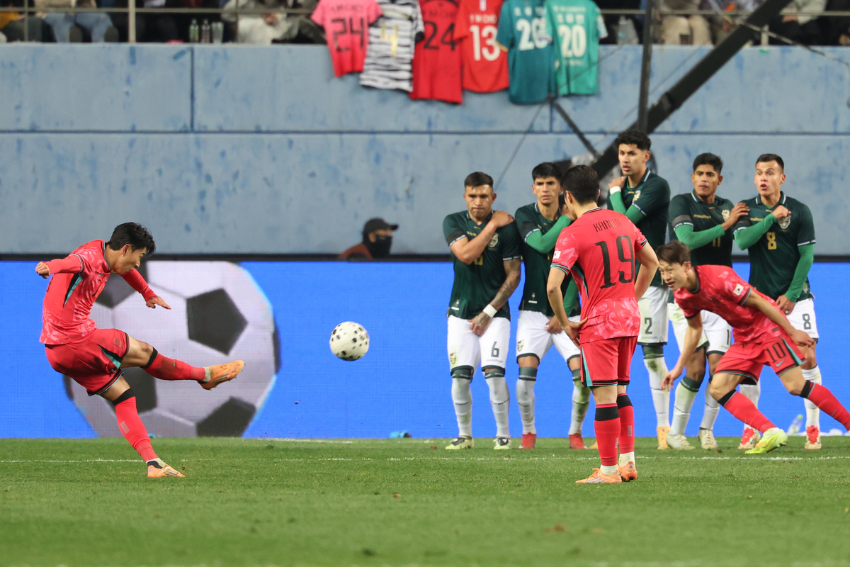 <b>손흥민 프리킥</b> 선제골…볼리비아에 1-0 리드