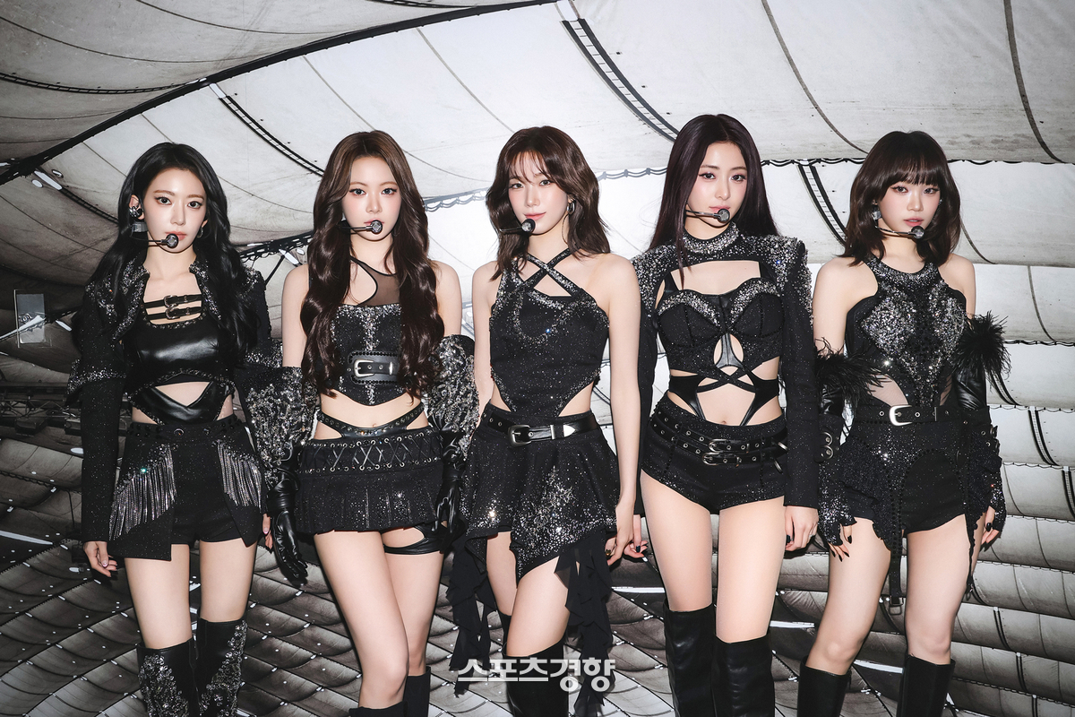 <b>르세라핌</b> ‘<b>도쿄돔</b>’ 일 언론 1면 채웠다