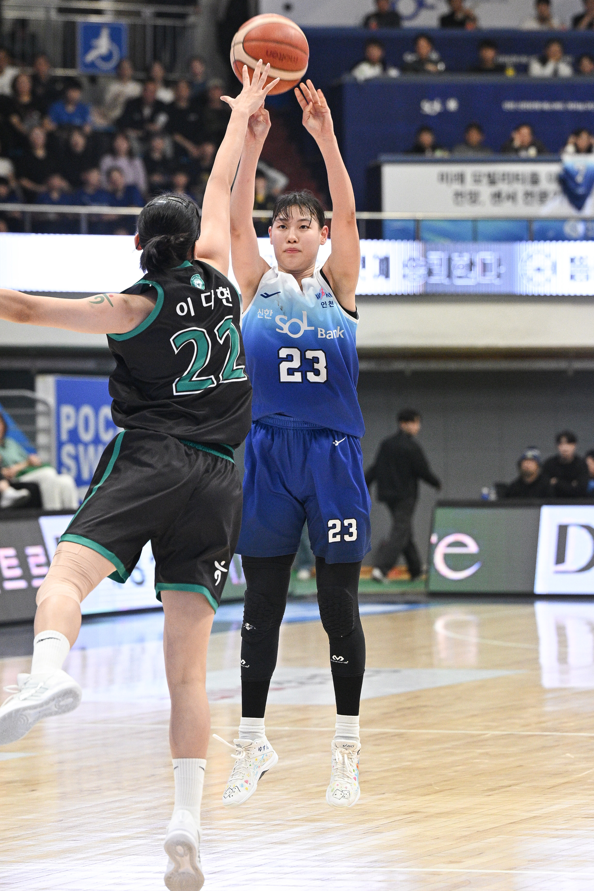 홍유순 27점·12리바운드 더블더블…<b>신한은행</b>, 최윤아 감독 데뷔 <b>첫 승</b> ...