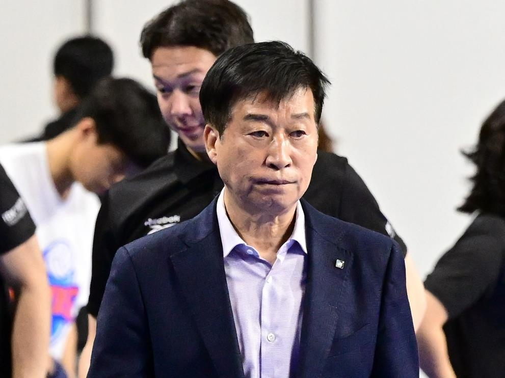 여자배구 IBK <b>김호철 감독</b> 자진 <b>사퇴</b>…7연패 최하위 책임지고 물러나