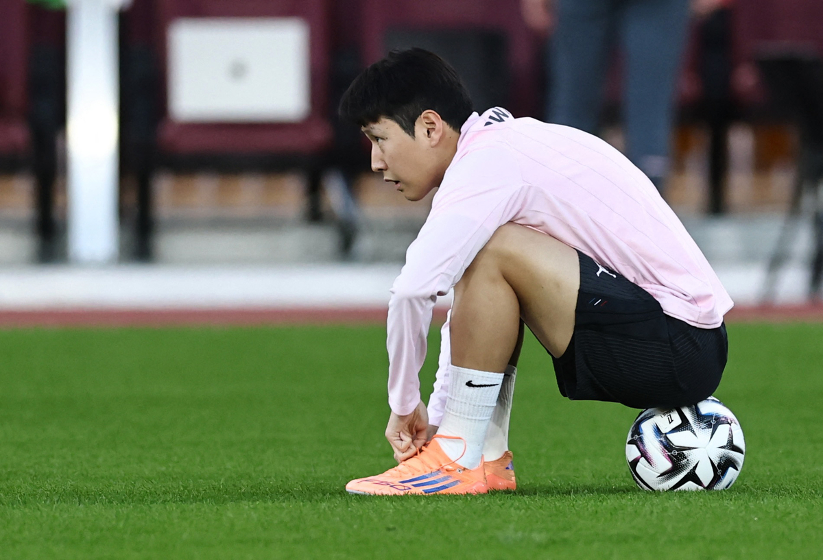 <b>이강인</b> 선발 <b>활약</b> 불구… PSG, <b>미나미노</b>에 무릎