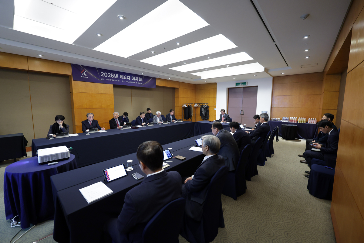 K리그 이사회, ‘<b>인종차별</b> 징계’ <b>타노스</b> 전북 <b>코치</b>의 재심 기각…2027년...