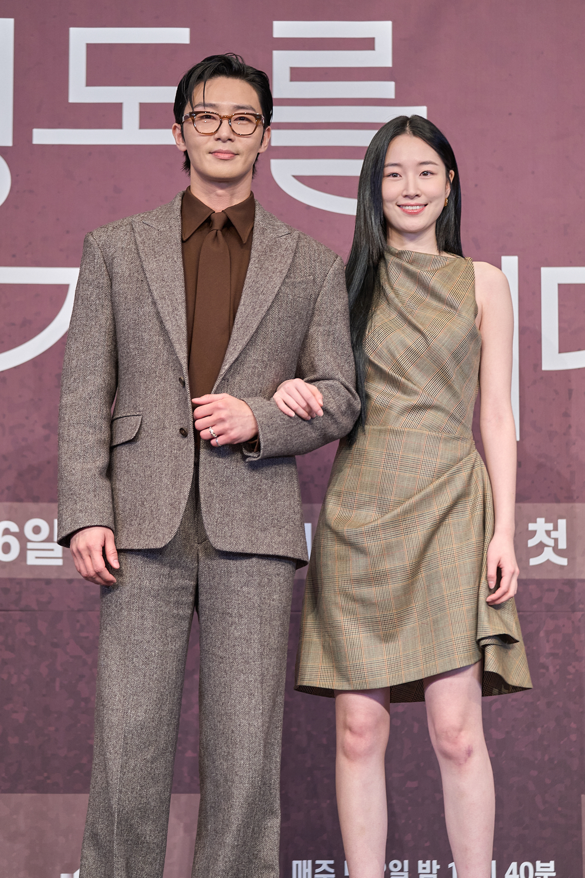 ‘<b>경도를</b> 기다리며’ <b>박서준</b>, <b>원지안</b>과 18년 로맨스 선보인다[스경X현장...