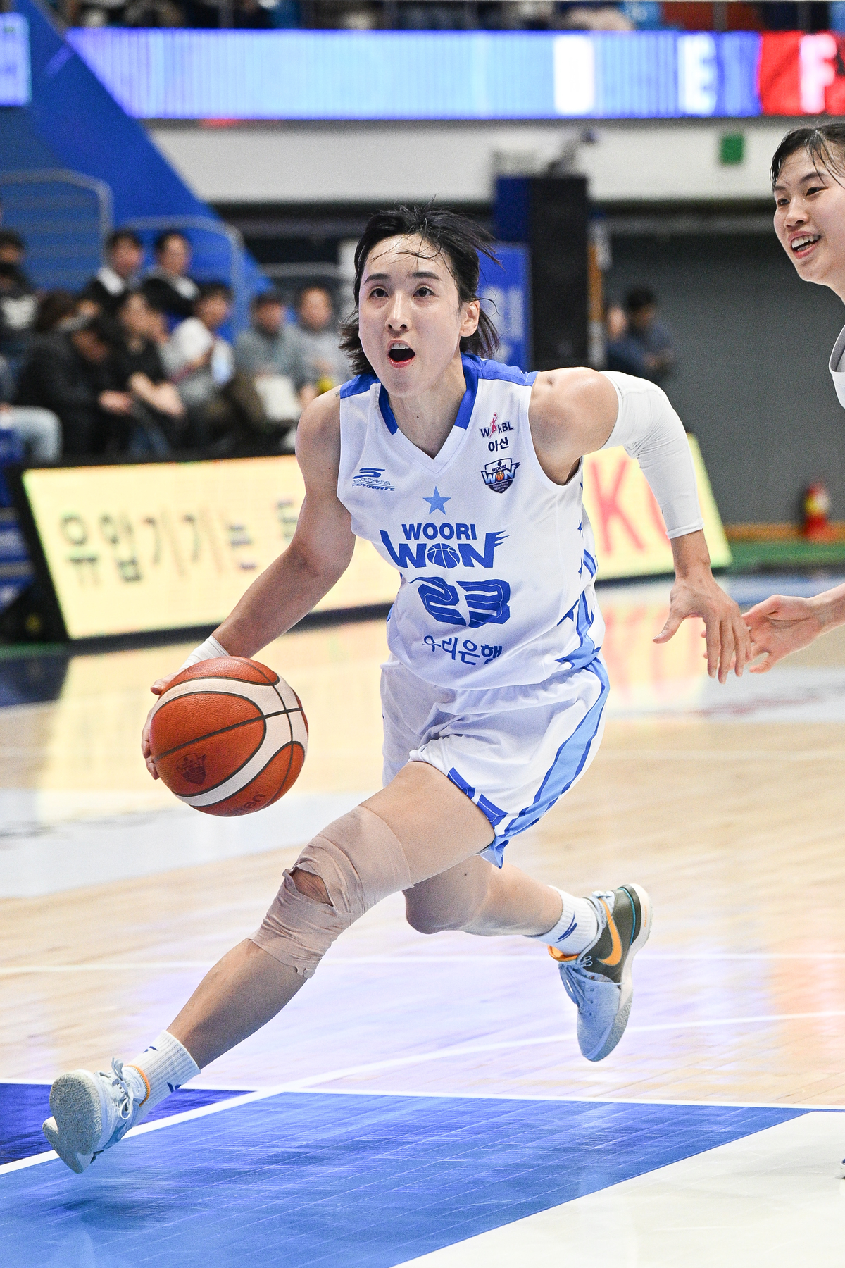 ‘<b>김단비</b> 22점’ <b>우리은행</b>, 신한<b>은행</b> 잡고 <b>3연승</b>+단독 4위 등극