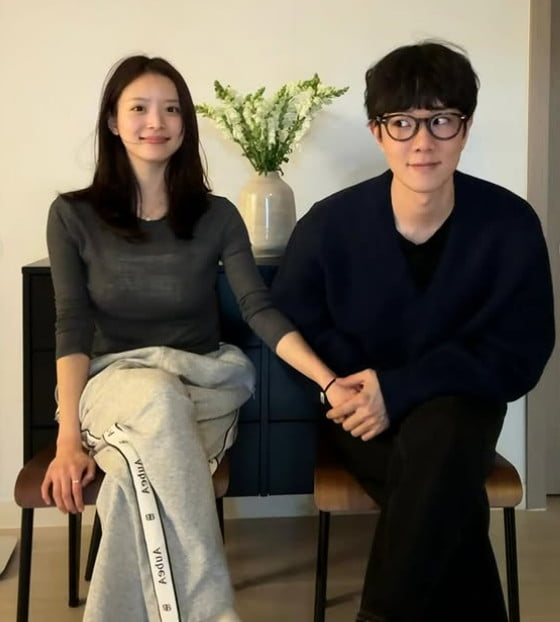 “예쁜 아내 얼굴 자랑”…김지영과 결혼 발표한 윤수영에 쏟아진 반응