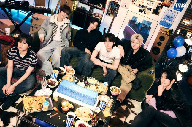 デビュー2周年を迎えて公開したスパークリンググラビア写真