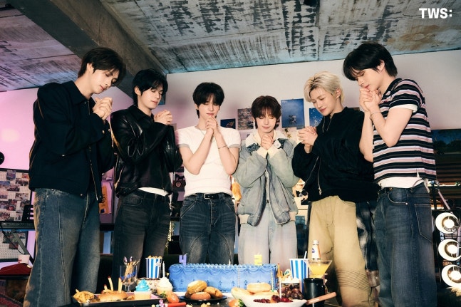 デビュー2周年を迎えて公開したスパークリンググラビア写真