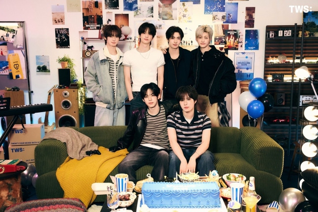 デビュー2周年を迎えて公開したスパークリンググラビア写真