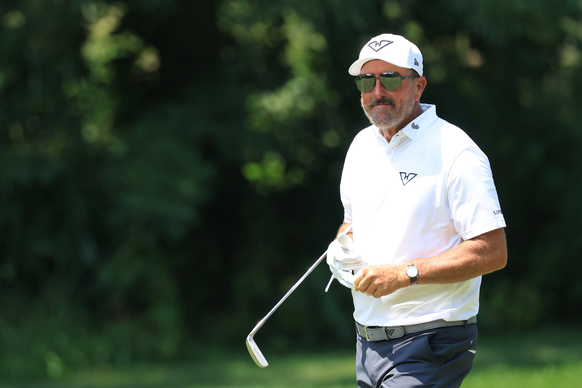 필 미컬슨, LIV 초반 2개 대회 결장…“가족 건강 문제”