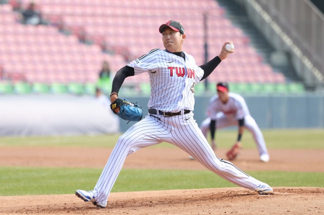 LG, 개막전부터 접한 비보…손주영 옆구리 미세 손상, 웰스로 빈자리 채운다[스경X현장]