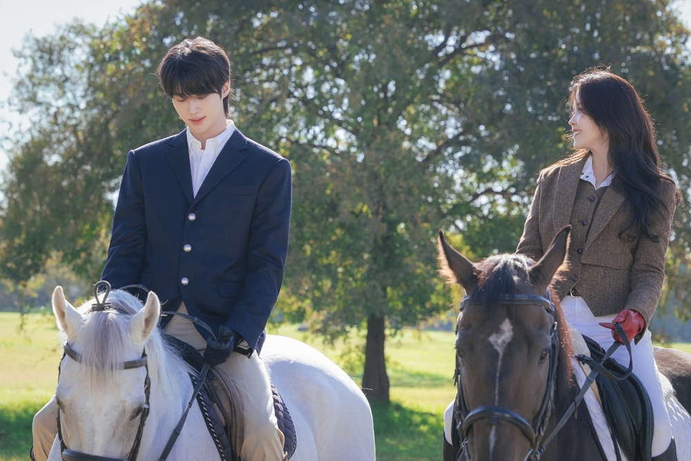 아이유 ♥변우석, MBC 금토극 구원투수 될까[김원희의 업앤다운]