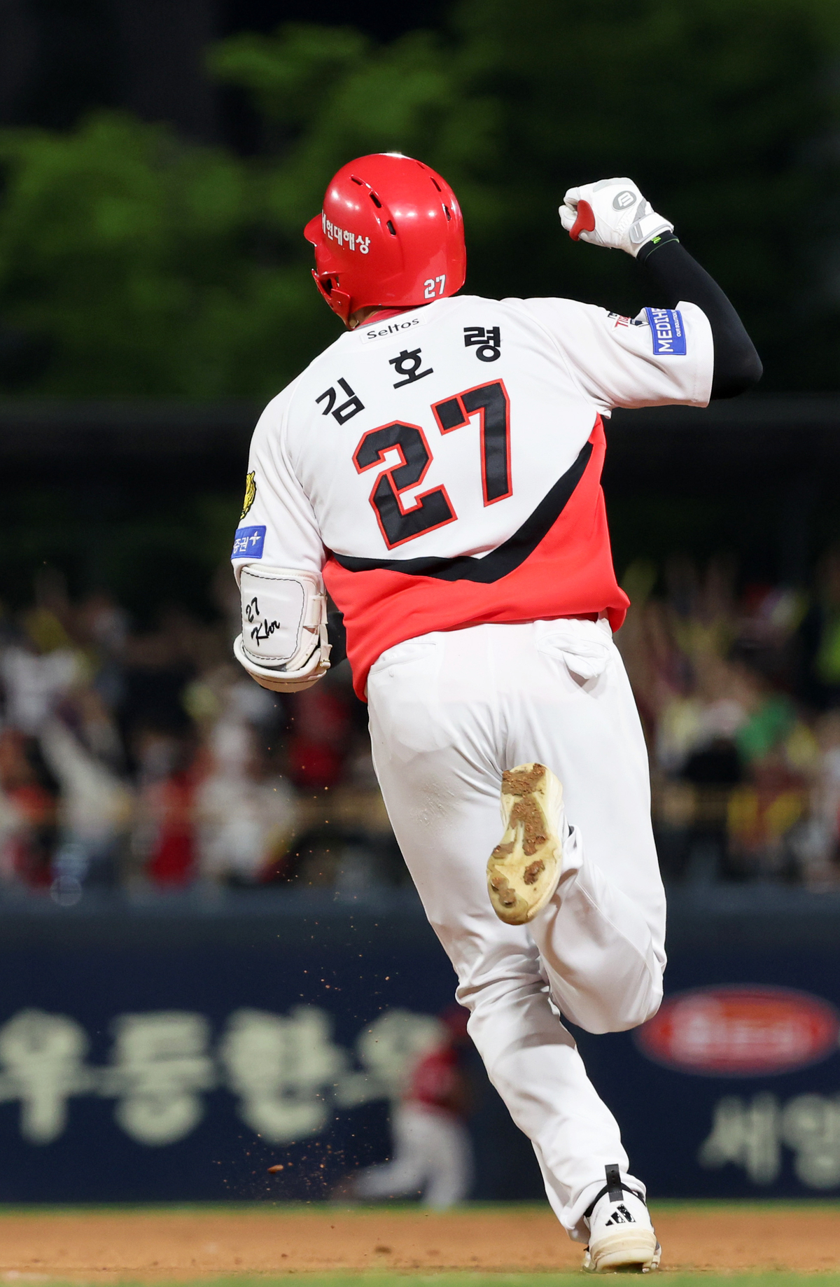 <b>키움</b> 5연승 8위 도약, LG 7-0 완파···‘김호령 역전 투런포’ KIA는 단...