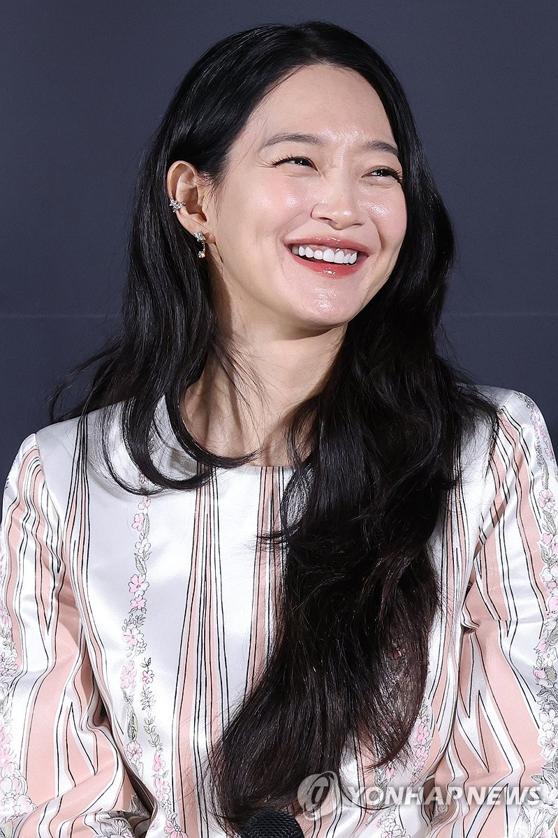 ‘로코퀸→스릴러 장인’ 신민아 “두통 올 정도로 ‘눈동자’ 연습”