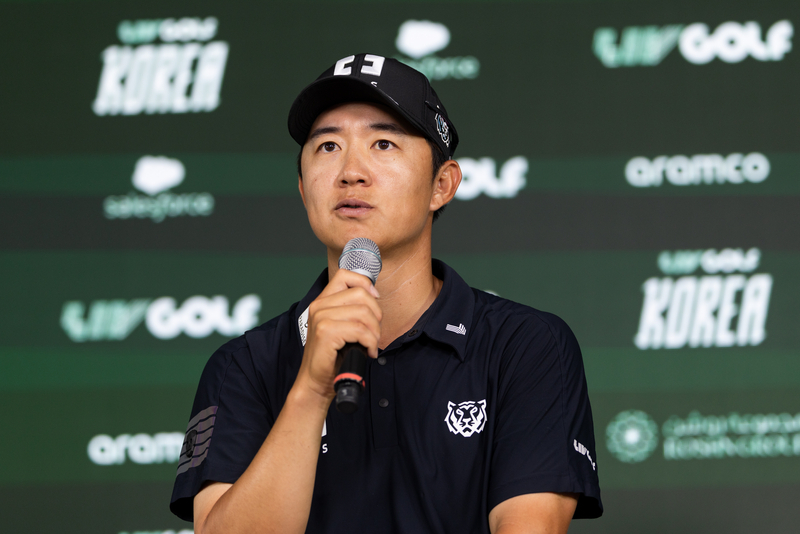 송영한, 한국 대회 공동 12위로 LIV 진출 이후 최고 성적…<b>호아킨 니만</b>...