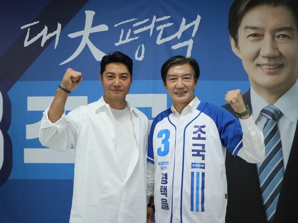 계엄군 막아선 <b>이관훈</b>, 근황 봤더니 조국 옆에···