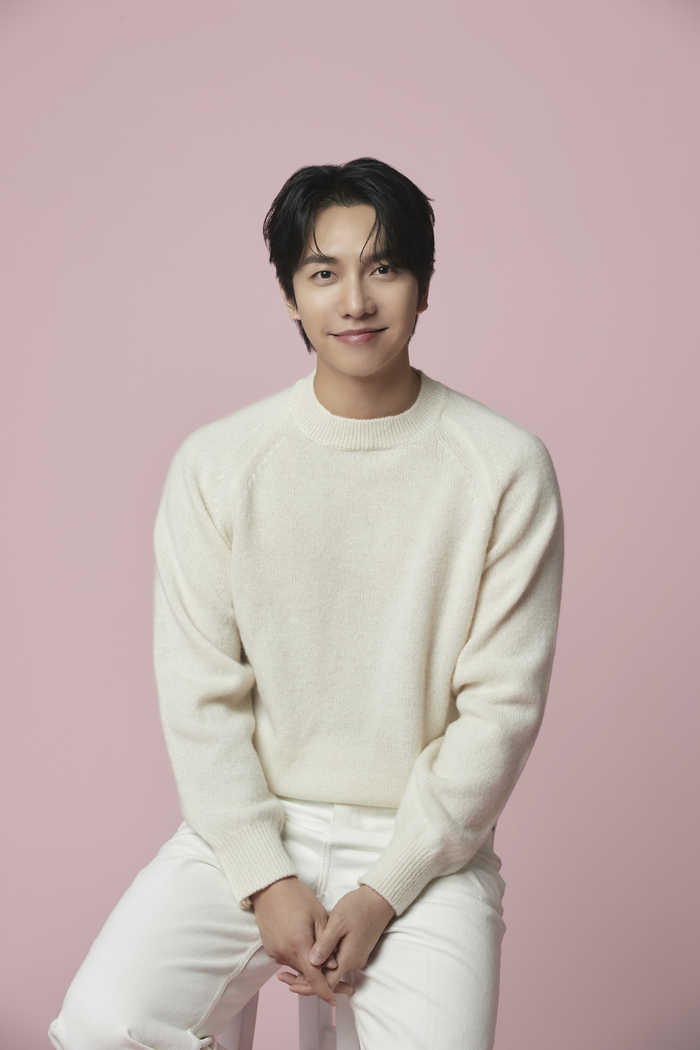 [전문] <b>이승기</b> 측 “차가원 범죄 혐의, 상세히 밝힐 것”