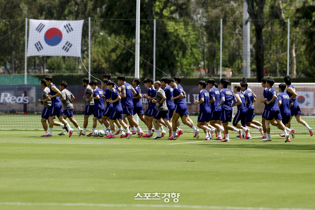 배준호·김태현도 부상에서 복귀, <b>홍명보호 완전체</b>로 첫 <b>훈련</b>[여기는 과...