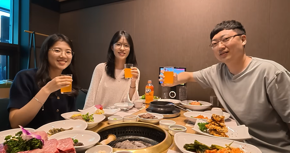 퇴사한 충주맨 돌아왔다…<b>김선태</b>, <b>충주시</b> 채널 깜짝 등장