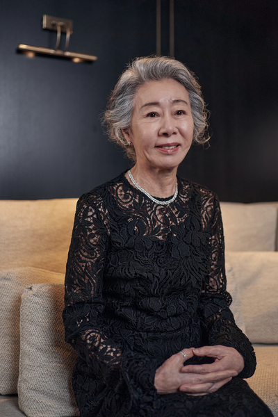 윤여정, ‘<b>성난 사람들</b> <b>2</b>’로 여우조연상 후보…오스카 이어 에미상도 ...