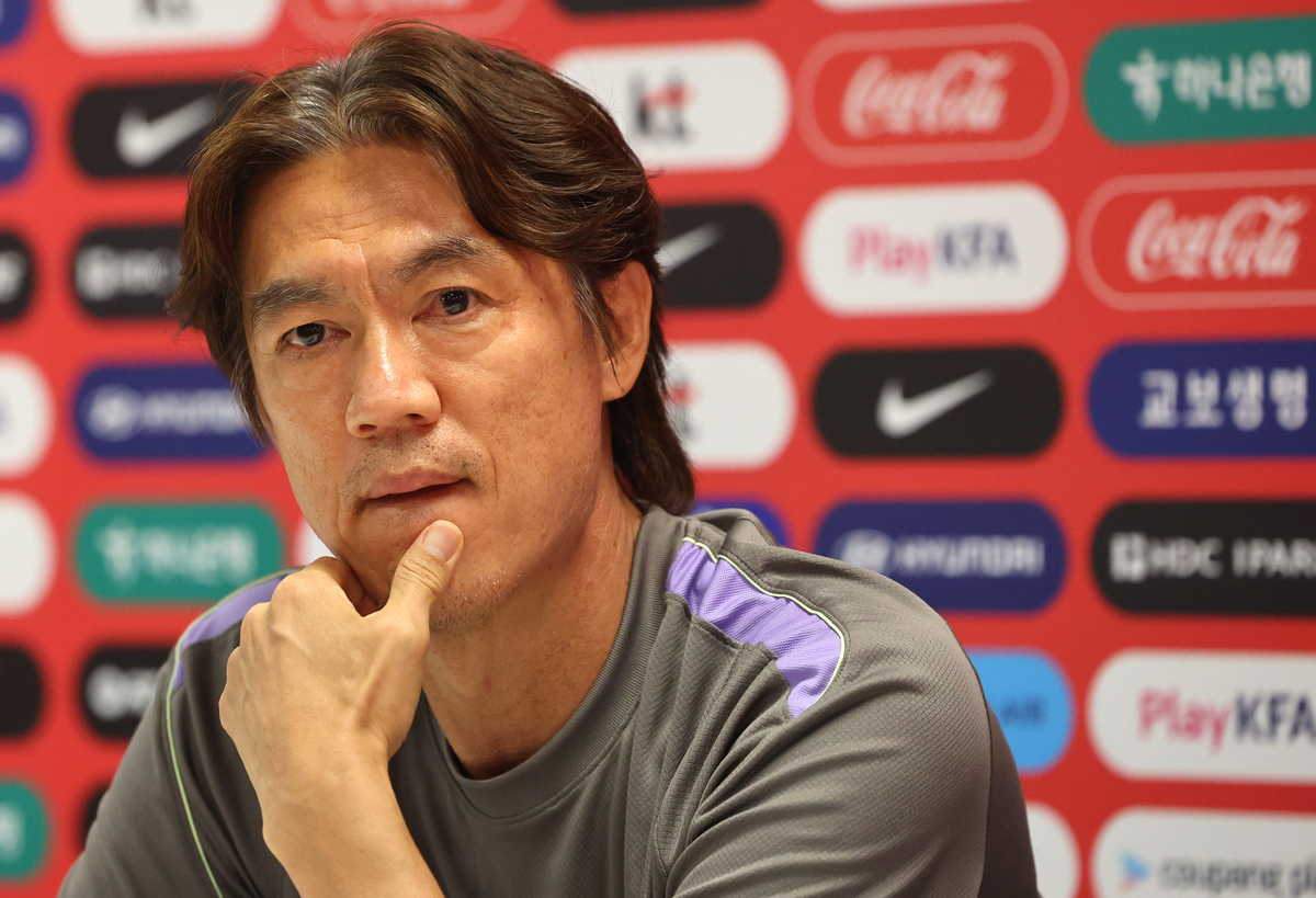 ‘홍명보만 아니네’ A조 4개국 감독 모두 사임···74세 브로스 남아공 감독 ‘명예로운 퇴장’