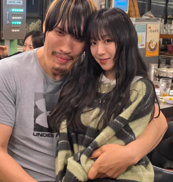 ‘56cm 차이’ 최홍만, <b>쯔양</b>과 초밀착 투샷에 “사귀나? 너무 붙었네”...
