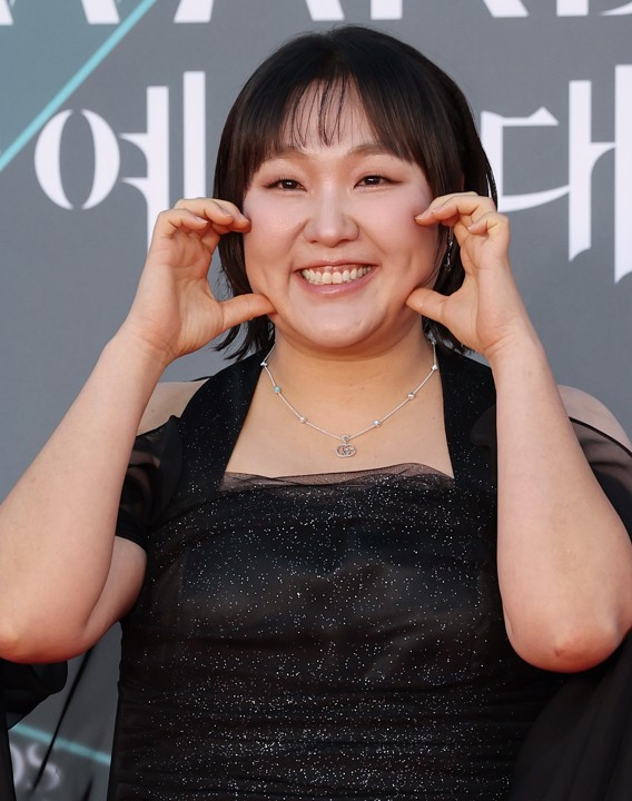 코미디언 <b>이수지</b>, <b>성대결절 수술</b>…“건강하게 회복할 것”