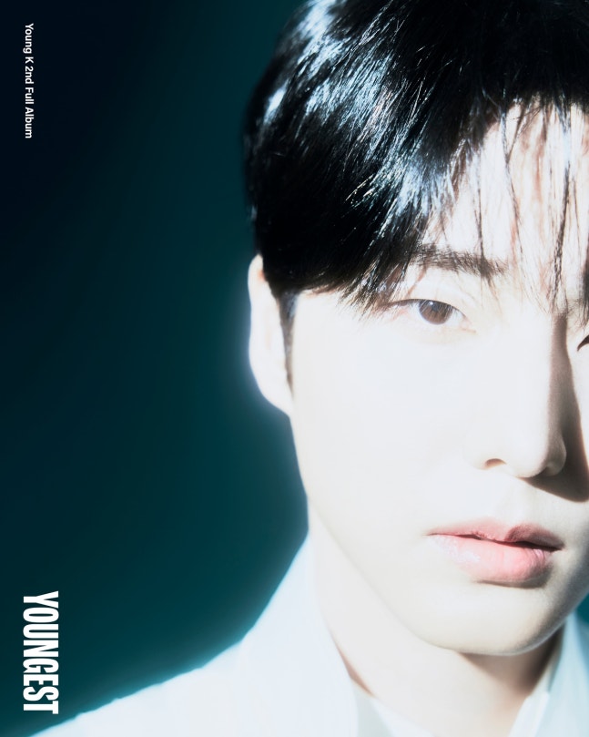 깊은 눈빛으로 몽환적인 매력을 보인 영케이