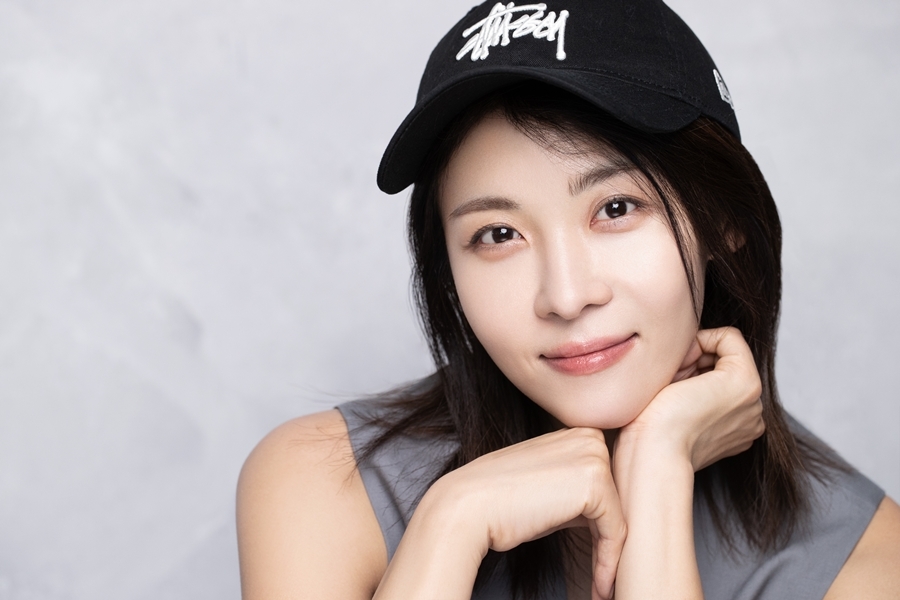 <b>하지원</b>, LG 찍고 MLB 보스턴 <b>시구</b>…韓 배우 최초 <b>팬웨이</b> 파크 선다