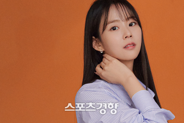 건강 걱정 산 <b>한승연</b>, 소속사 “손 떨림 <b>증상</b>, <b>목 디스크</b> 때문”