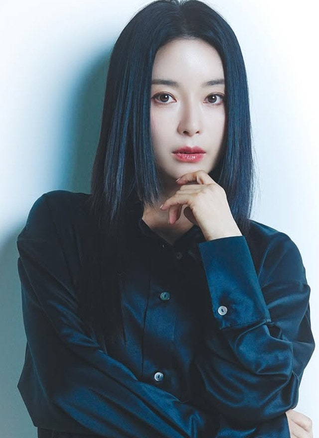 ‘인민을 위해 복무하라’ <b>지안</b>, 야구선수와 <b>결혼</b> 발표
