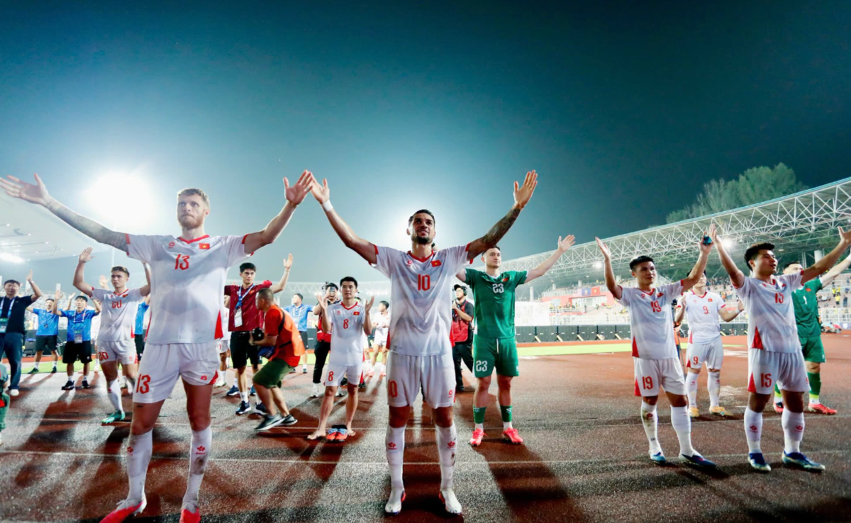 김상식 감독의 베트남, 적지에서 말레이시아 2-0 제압하며 결승 눈앞!