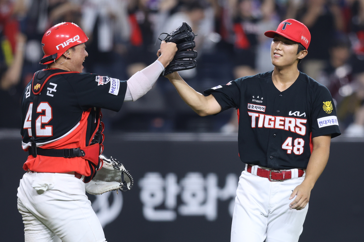 ‘3구 삼진’ 강백호 속인 <b>이의리</b> 커브…완벽해진 <b>KIA</b>의 9회, 이번엔 1.1...