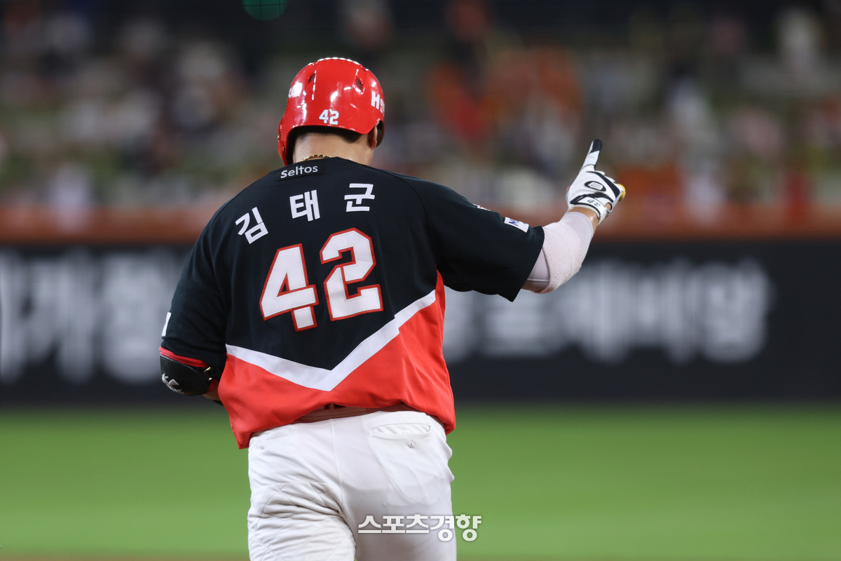 ‘8회 <b>김태군 역전</b> 스리런’ KIA 파죽의 5연승 ‘3위 도약’···‘한화...
