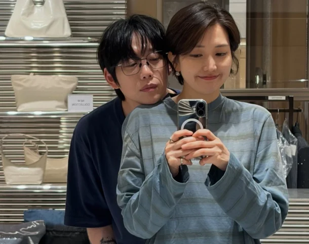 <b>권정열</b><b>김윤주</b>, 결혼 12년 차 ‘귀한 <b>투샷</b>’…“AI인 줄”