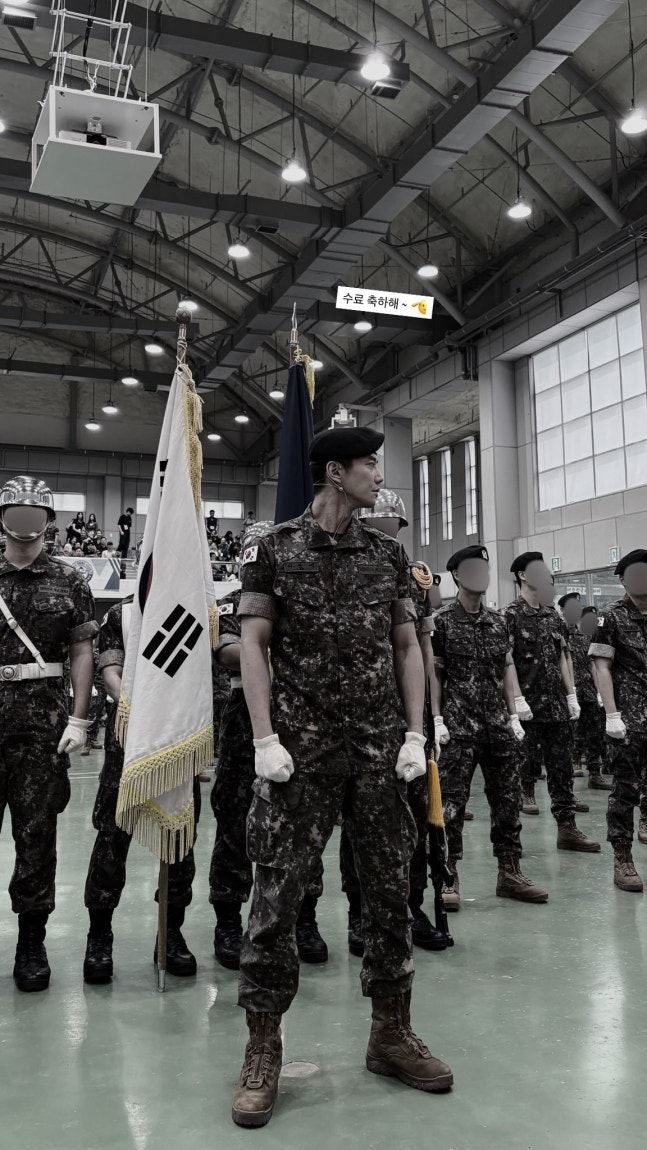 <b>이준영</b>, 압도적인 <b>군복 핏</b> “영화인 줄”