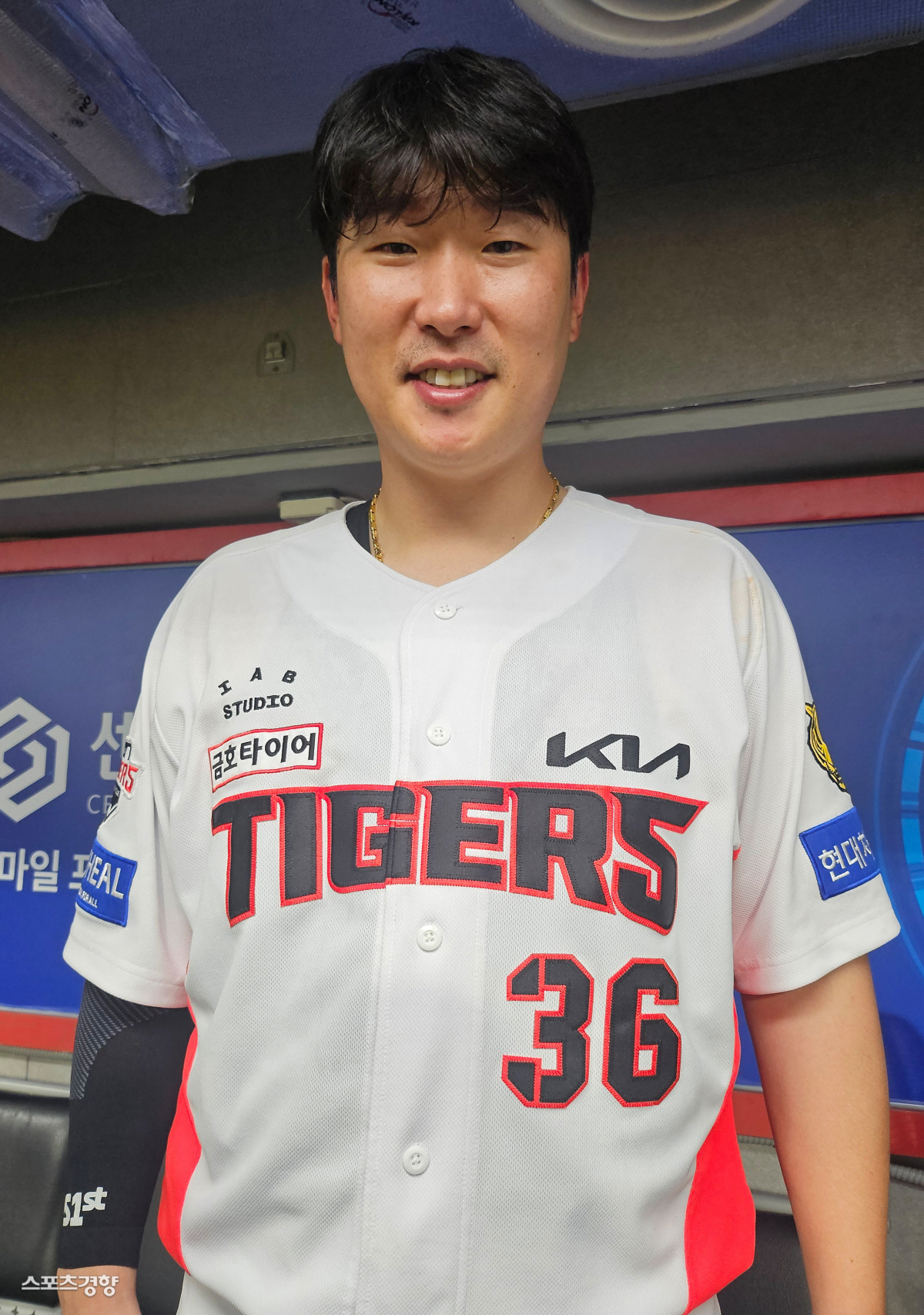 KIA <b>이호연</b>, 프로<b>야구</b> 최초 대타 역전 끝내기 만루포…물벼락 세리머니...