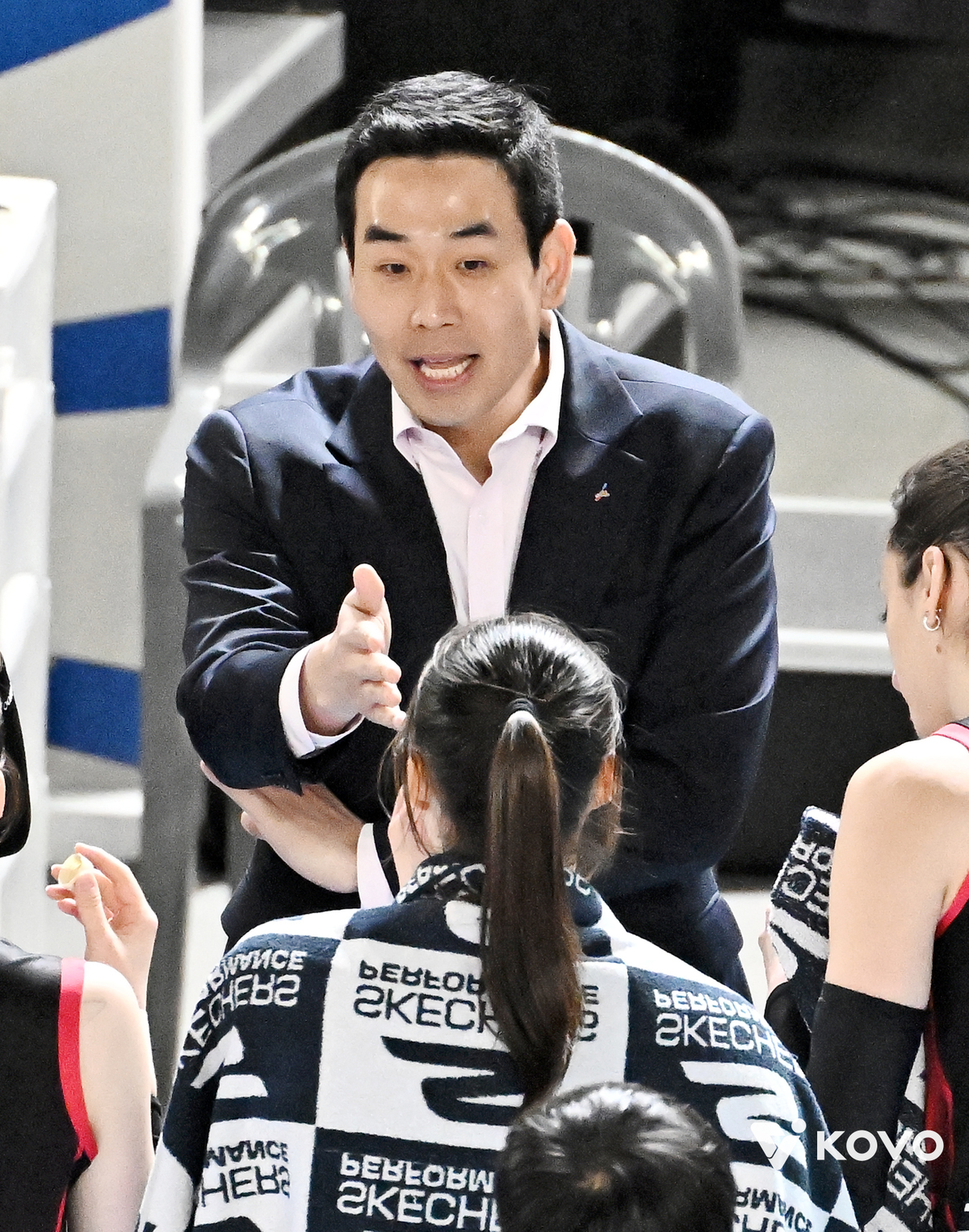<b>고희진</b> 감독 <b>자진사퇴</b>, 정관장 “팬들께 심려끼쳐 다시 한 번 사과드려...