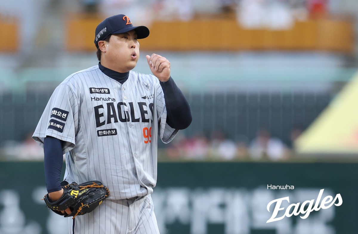 ‘10년 연속 100K 달성’ 한화 <b>류현진</b>, <b>9승 도전</b>은 또 다음으로…5이닝 ...