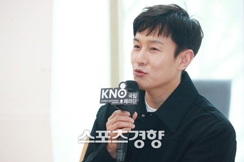 그룹 신화의 멤버이자 배우 김동완