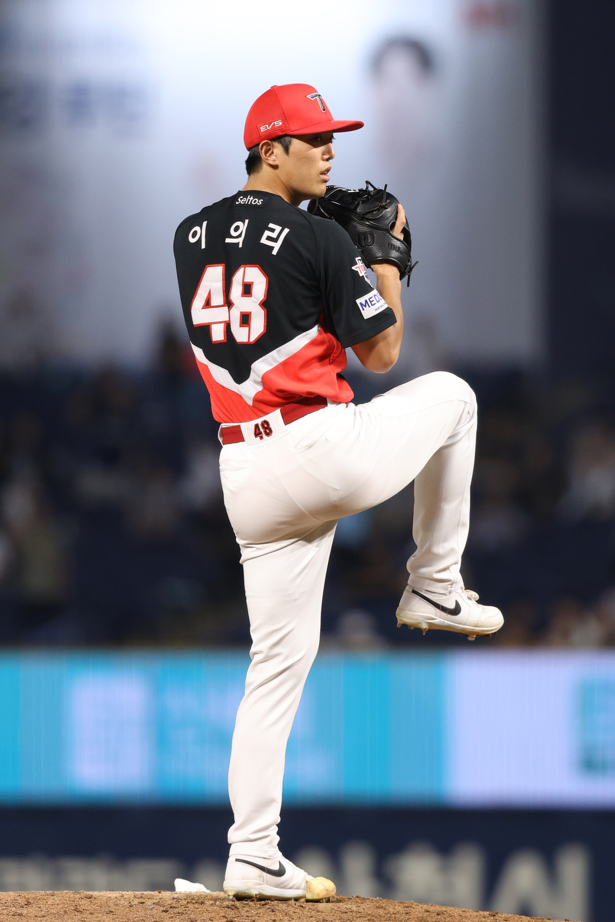 KIA에 ‘마무리 <b>이의리</b>’ 이상의 선택지는 없다…<b>이범호 감독</b>이 밝힌 2볼...