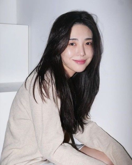 AOA 출신 <b>권민아</b>, <b>친언니</b> 갈등 폭로 “나와 母 재산 <b>횡령</b> 후 연락 두절”