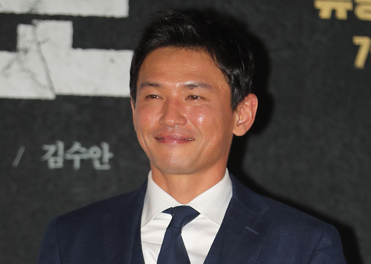 <b>황정민</b>, <b>스토킹</b> 여성 벌금형에 “모든 법적조치 선처 없다”