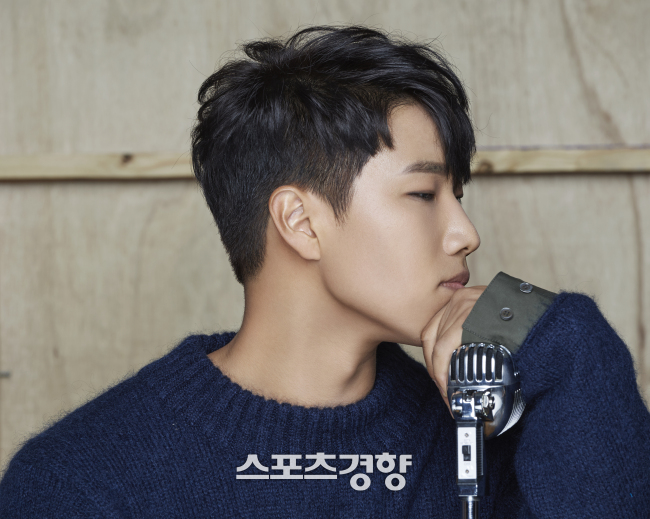 <b>김진호</b>, 1년 9개월 만에 <b>단독 공연</b> ‘할머니가 손주의 찢어진 옷을 다시...