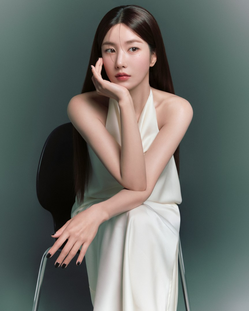 <b>권은비</b>, 이동 중 <b>차량 접촉사고</b>… 예정된 팬사인회 취소