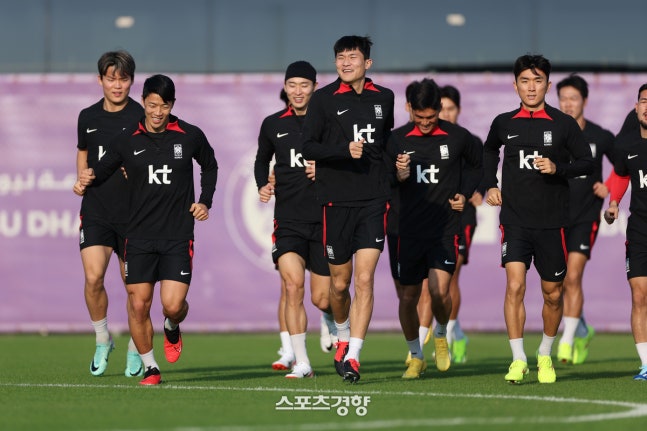 (왼쪽부터) 황희찬, 김민재, 황인범.